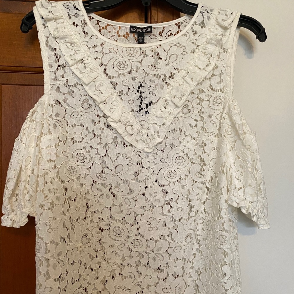 Cold shoulder Express top NWT / Medium